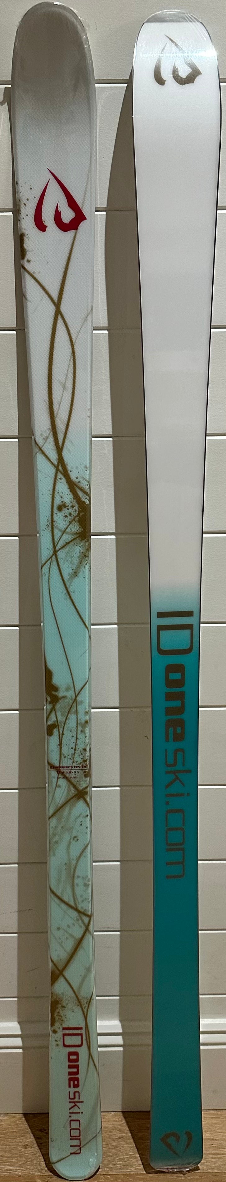 World's best mogul skis ID one Australia
